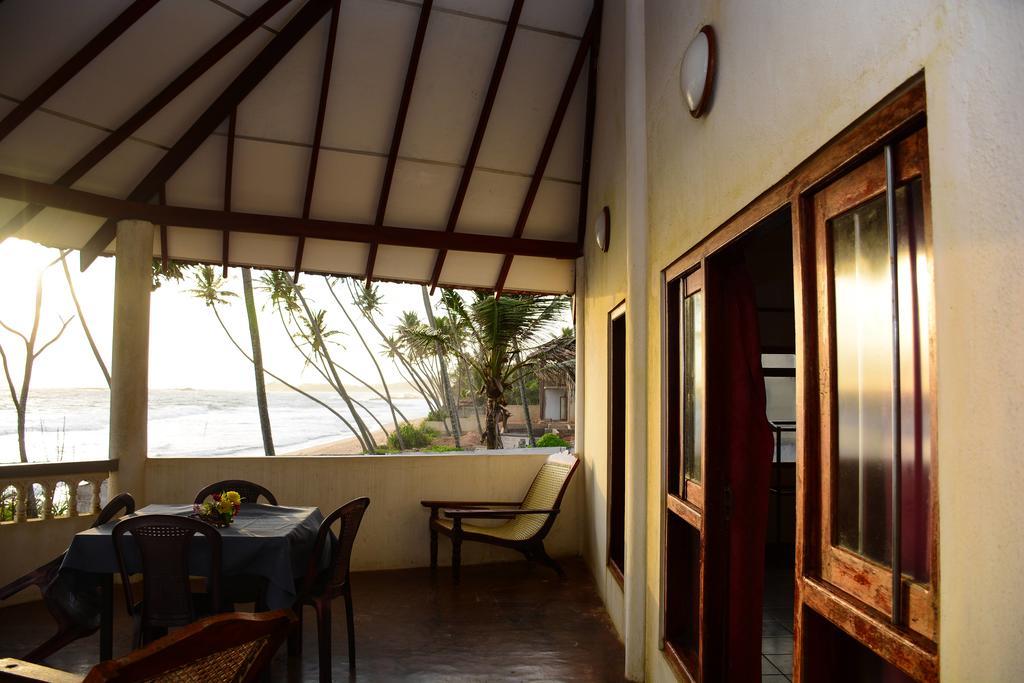 Shanthi Beach Resort Unawatuna Exterior photo