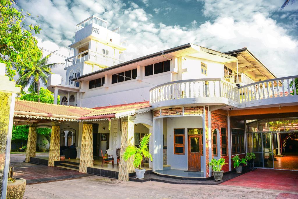 Shanthi Beach Resort Unawatuna Exterior photo