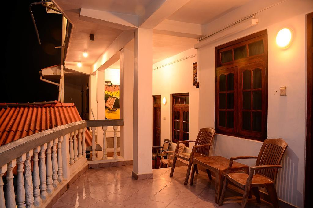 Shanthi Beach Resort Unawatuna Exterior photo