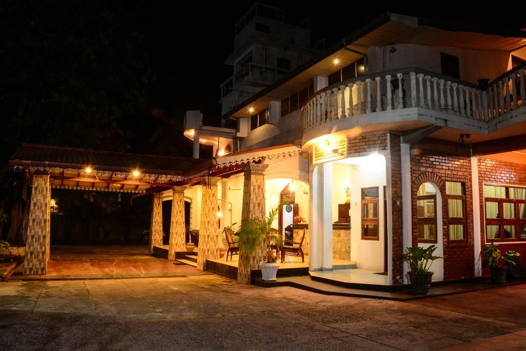 Shanthi Beach Resort Unawatuna Exterior photo