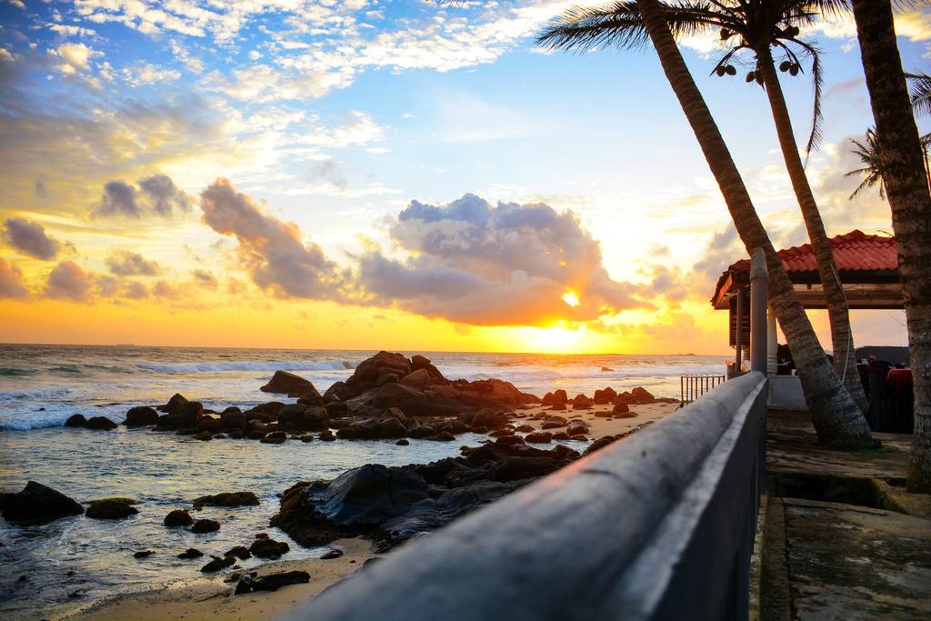 Shanthi Beach Resort Unawatuna Exterior photo